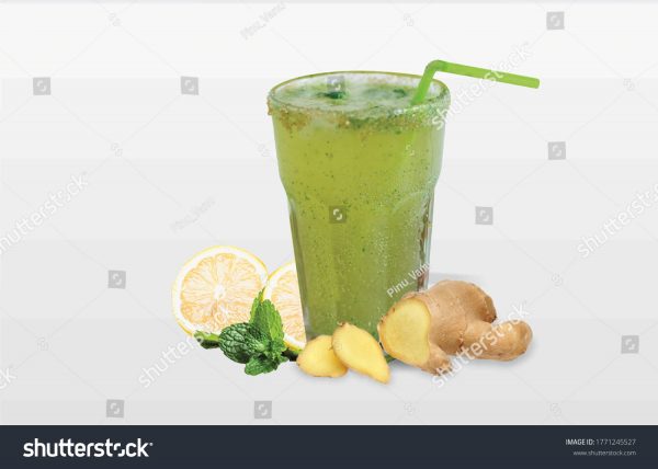 A green smoothie with lemon, ginger and spinach.